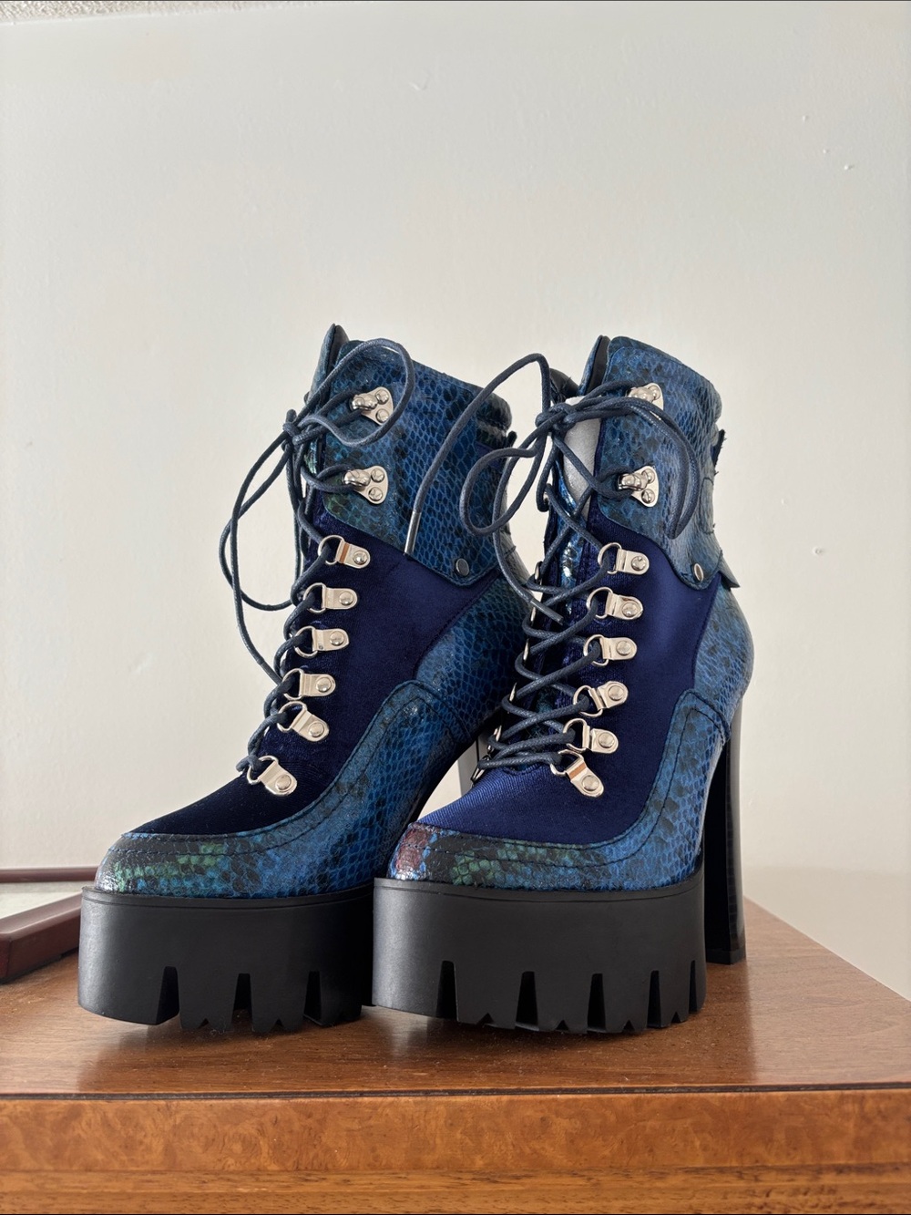 Azalea Wang Women's Blue Platform Lace-Up Ankle Boots